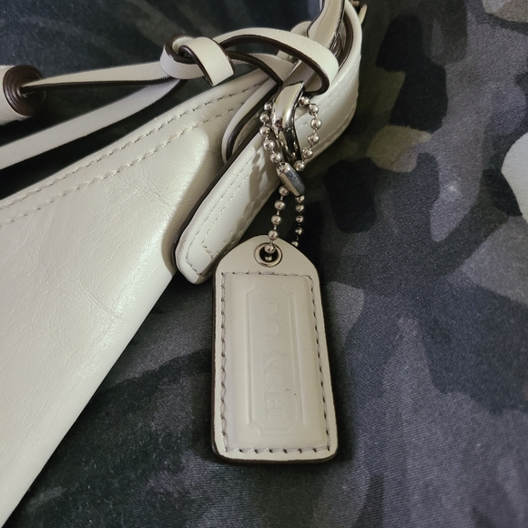 Light Purple Coach Hobo Shoulder Bag - Picture 2 of 4